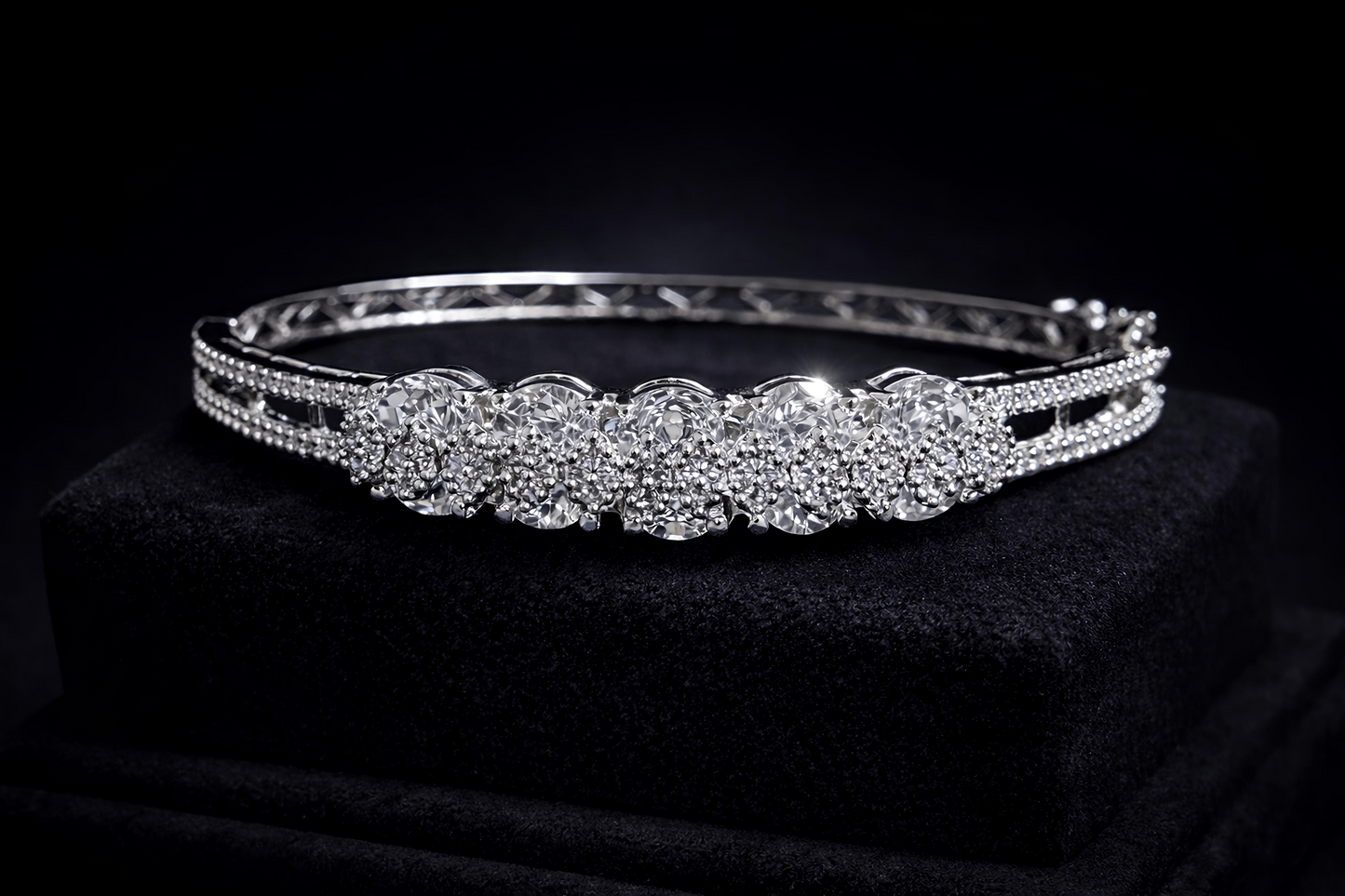 Luxury Diamond-Style Silver Bracelet (BAR2)