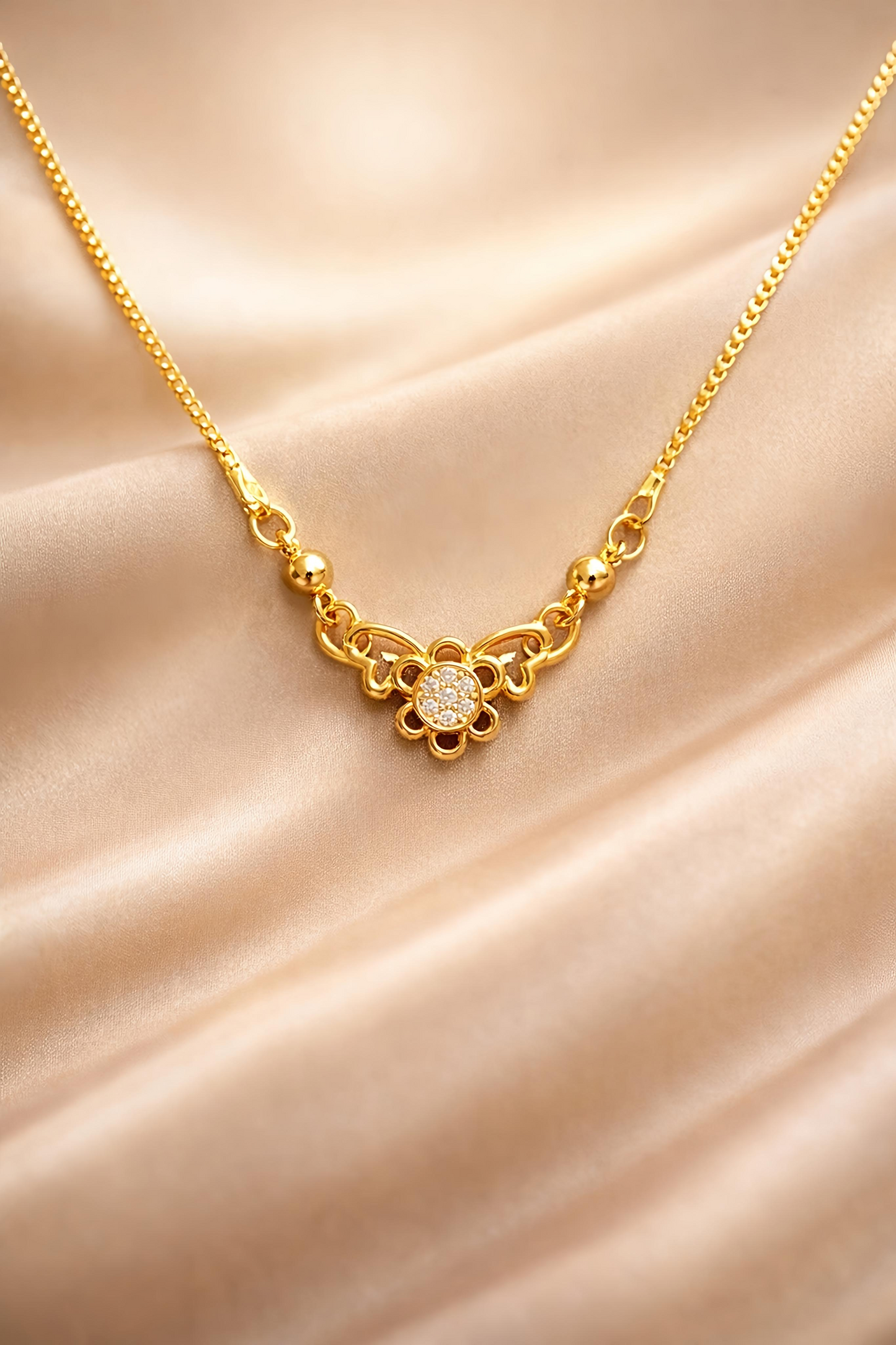 Elegant Gold Plated Floral Charm Pendant Necklace (WPS8)