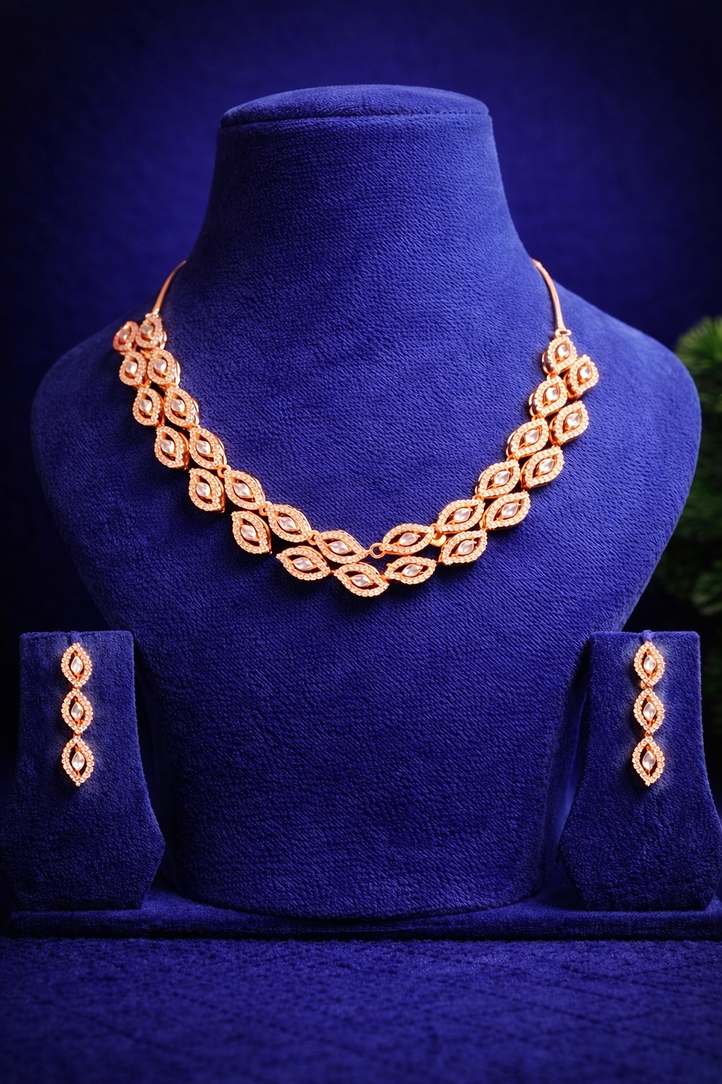 Stylish Gold Plated Leaf Design Necklace Set (MAN12)