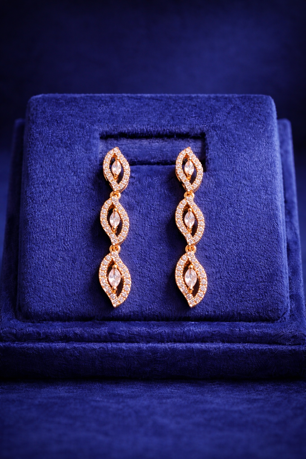 Stylish Gold Plated Leaf Design Necklace Set (MAN12)