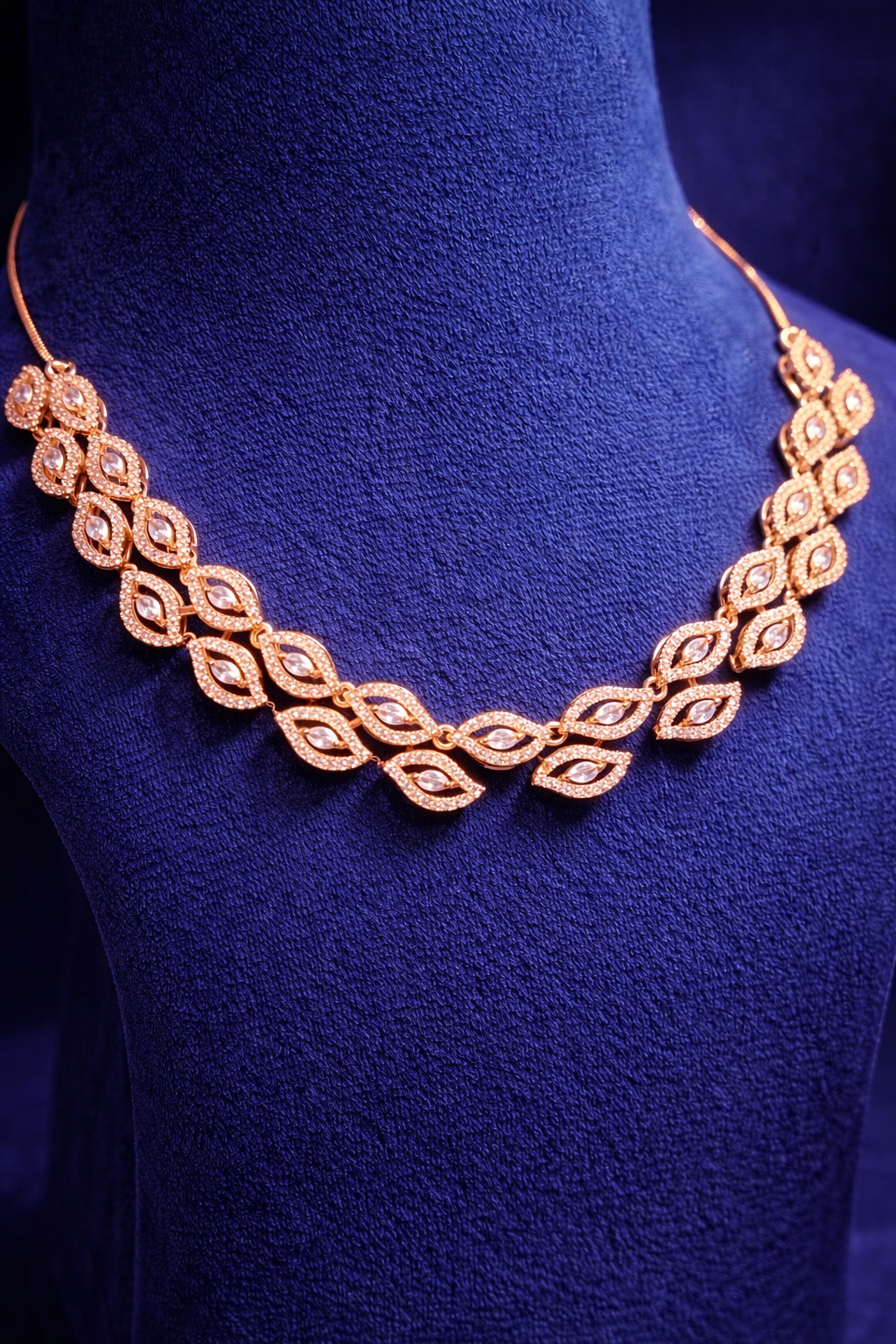 Stylish Gold Plated Leaf Design Necklace Set (MAN12)