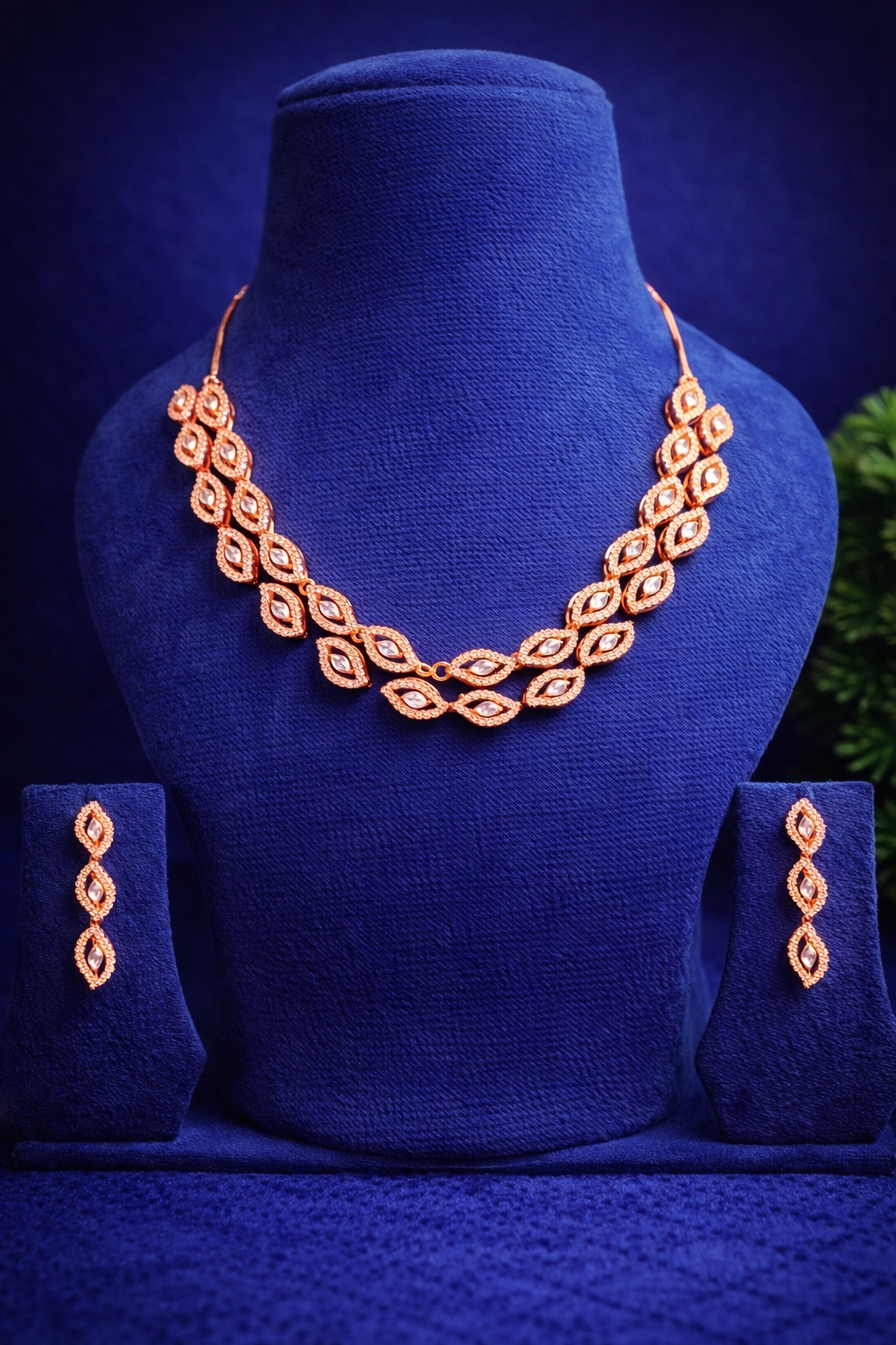 Stylish Gold Plated Leaf Design Necklace Set (MAN12)