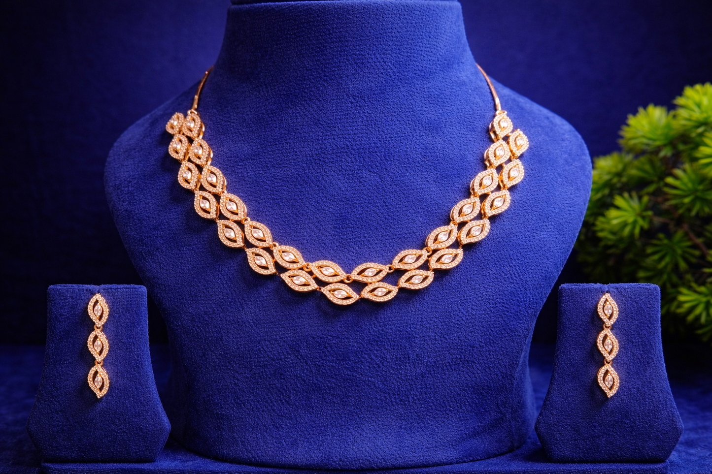 Stylish Gold Plated Leaf Design Necklace Set (MAN12)