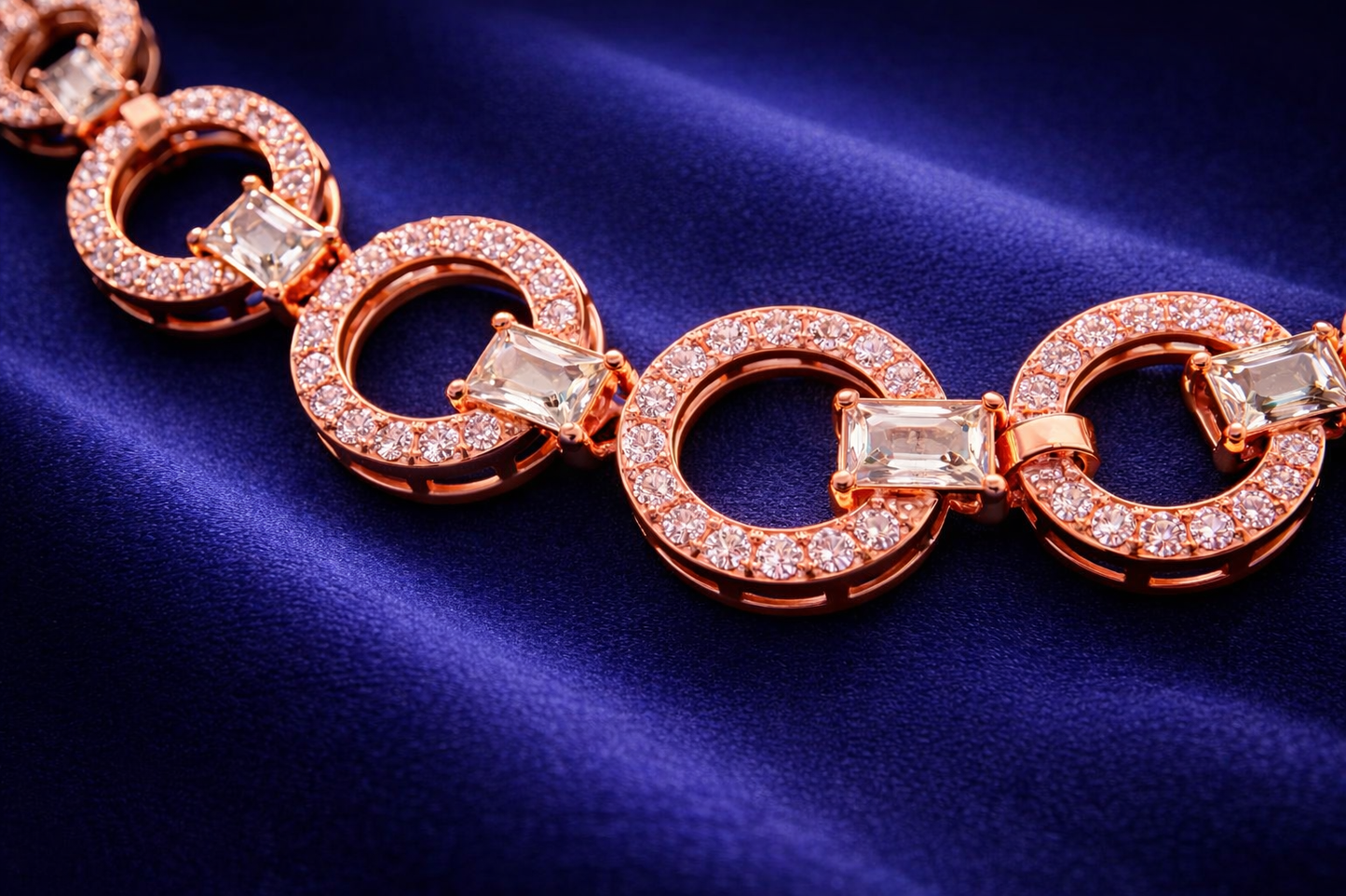 Stylish Gold Plated Circular Link Necklace Set (MAN15)