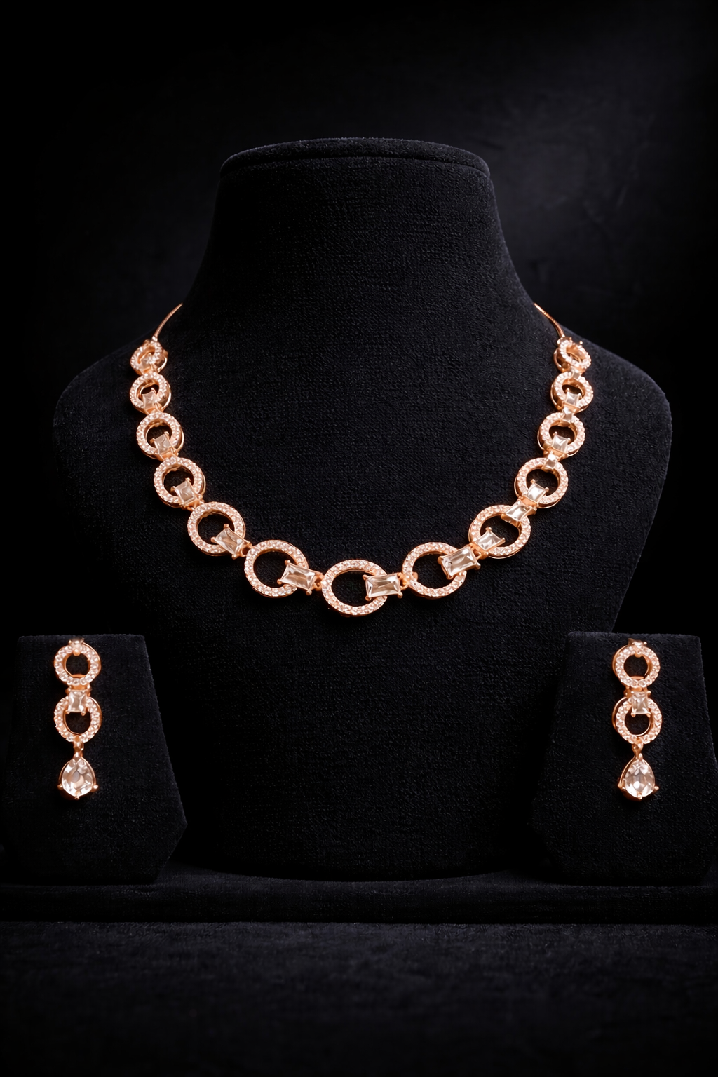 Stylish Gold Plated Circular Link Necklace Set (MAN15)