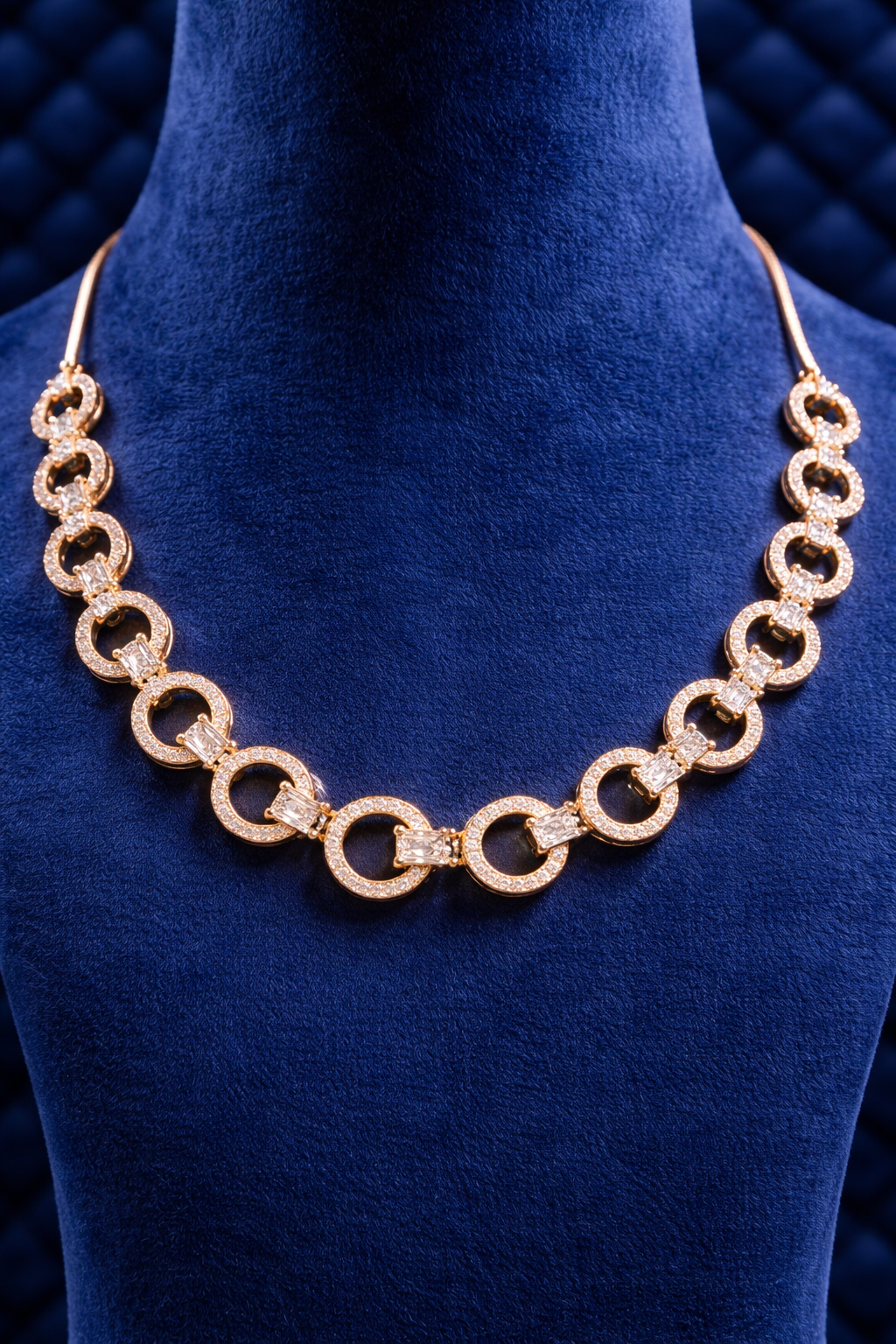 Stylish Gold Plated Circular Link Necklace Set (MAN15)